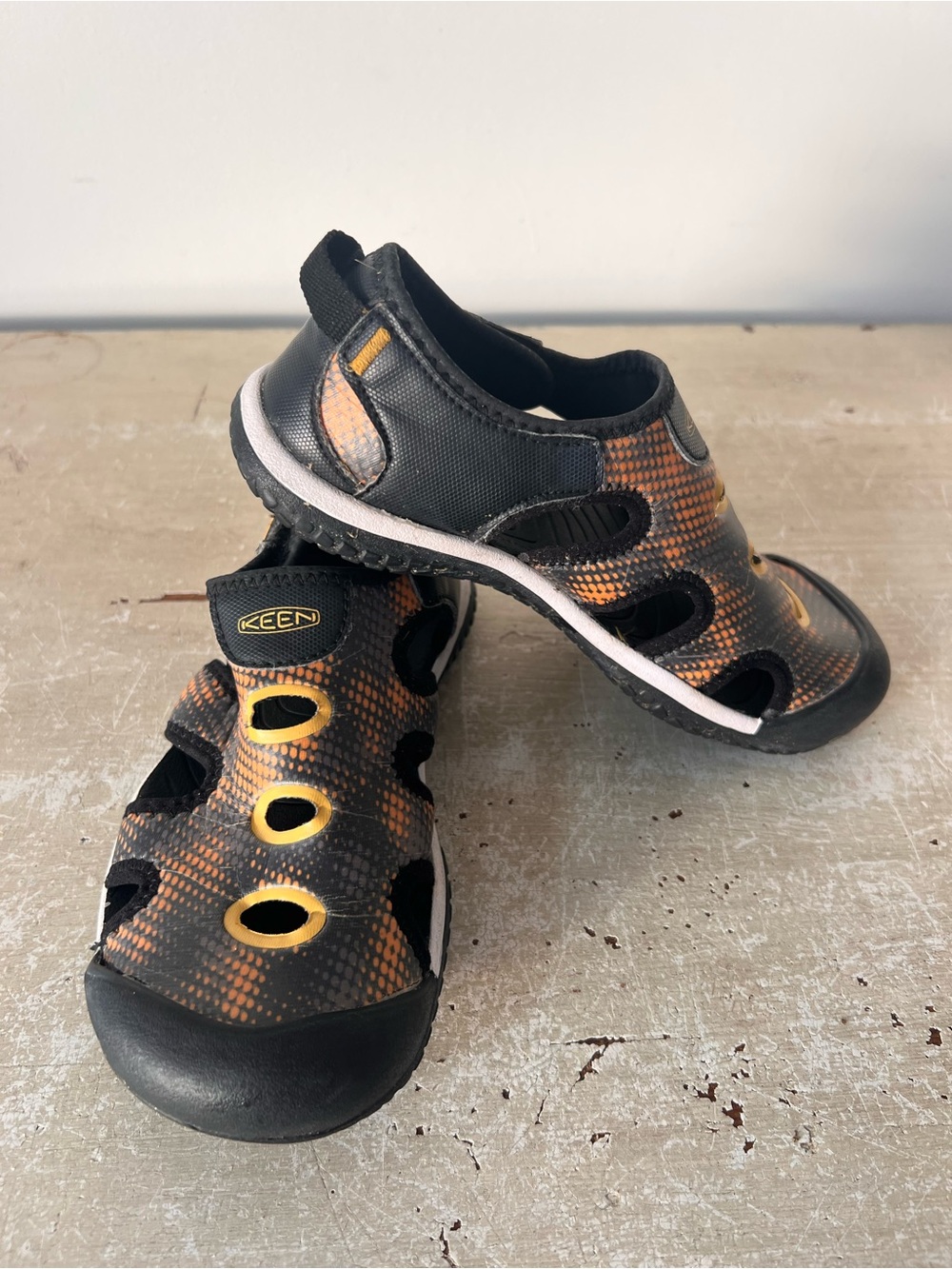 KEEN Kids Closed Toe Water Sandals Black/Orange – Youth Size 2
